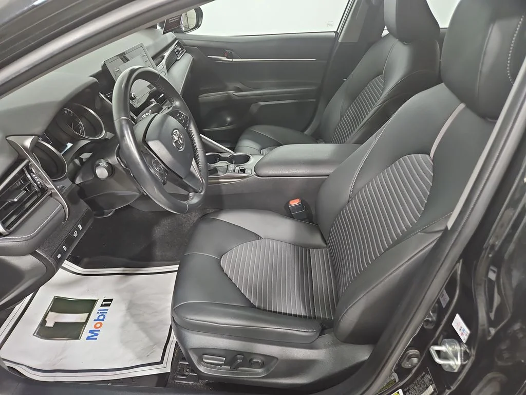 2022 Toyota Camry SE - Photo 10