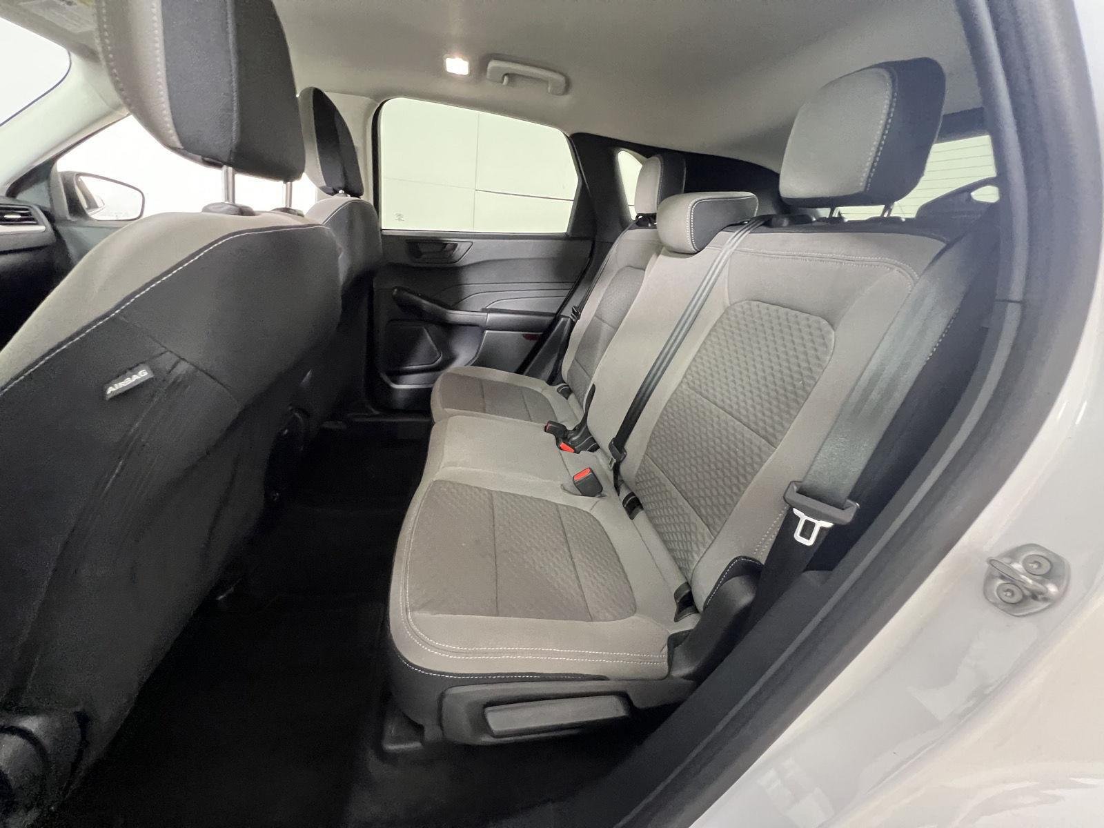Used 2022 Oxford White Ford SE image 19