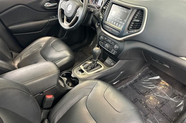 Used 2016 Silver Jeep Latitude image 18