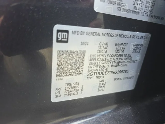 Used 2025 Silver GMC Elevation image 37