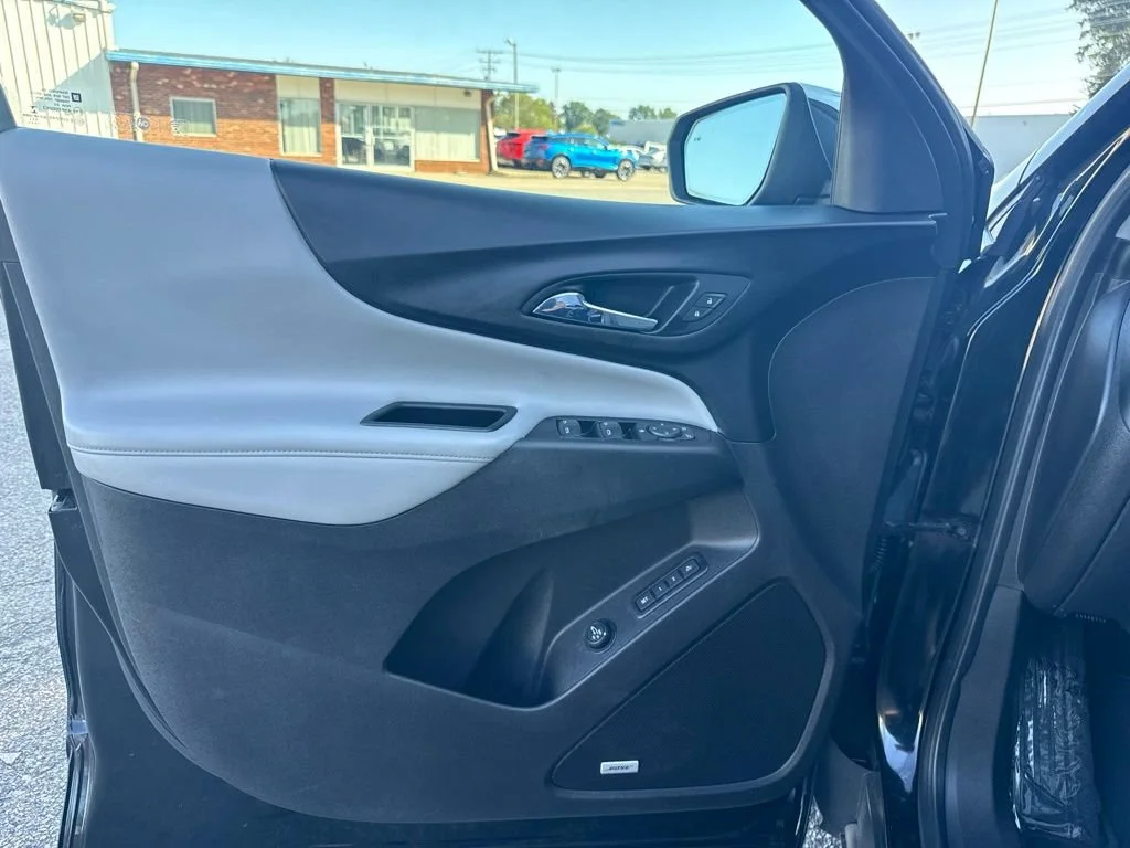 Used 2018 MOSAIC BLACK METALLIC Chevrolet Premier image 27