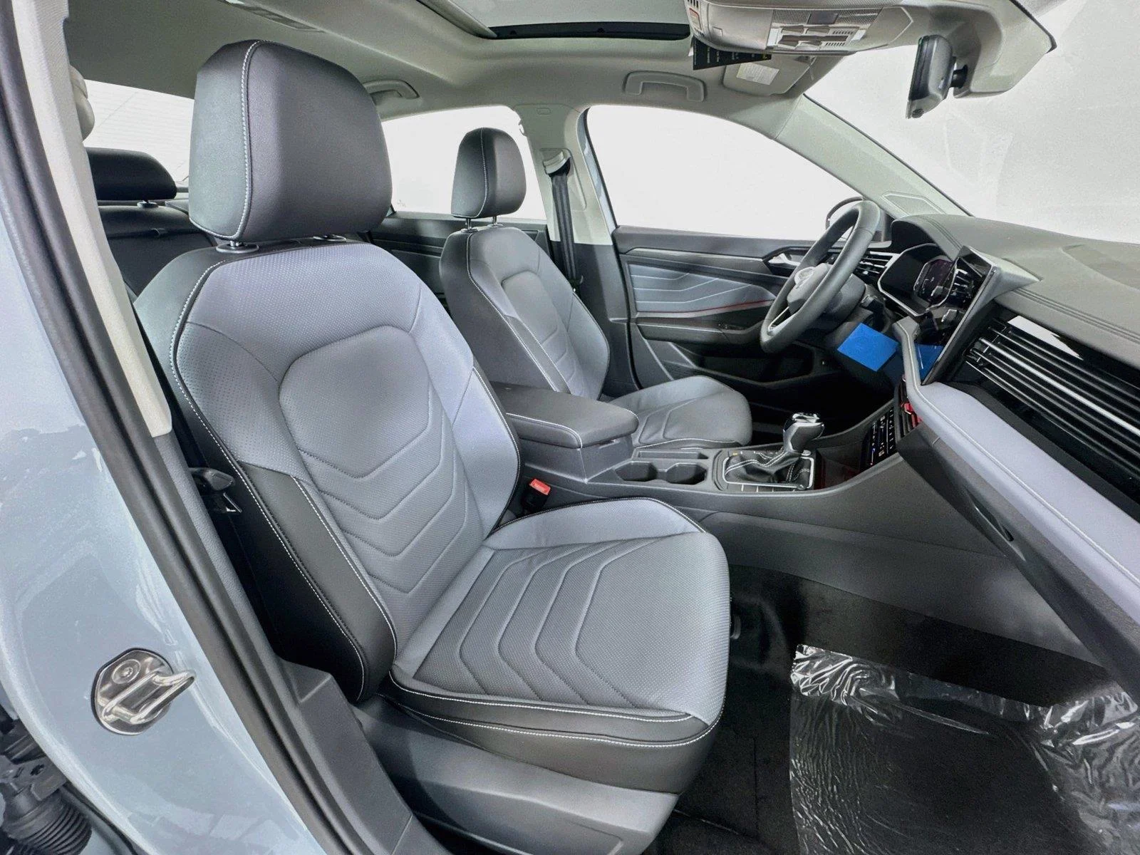 New 2027 GRAY Volkswagen SEL image 28