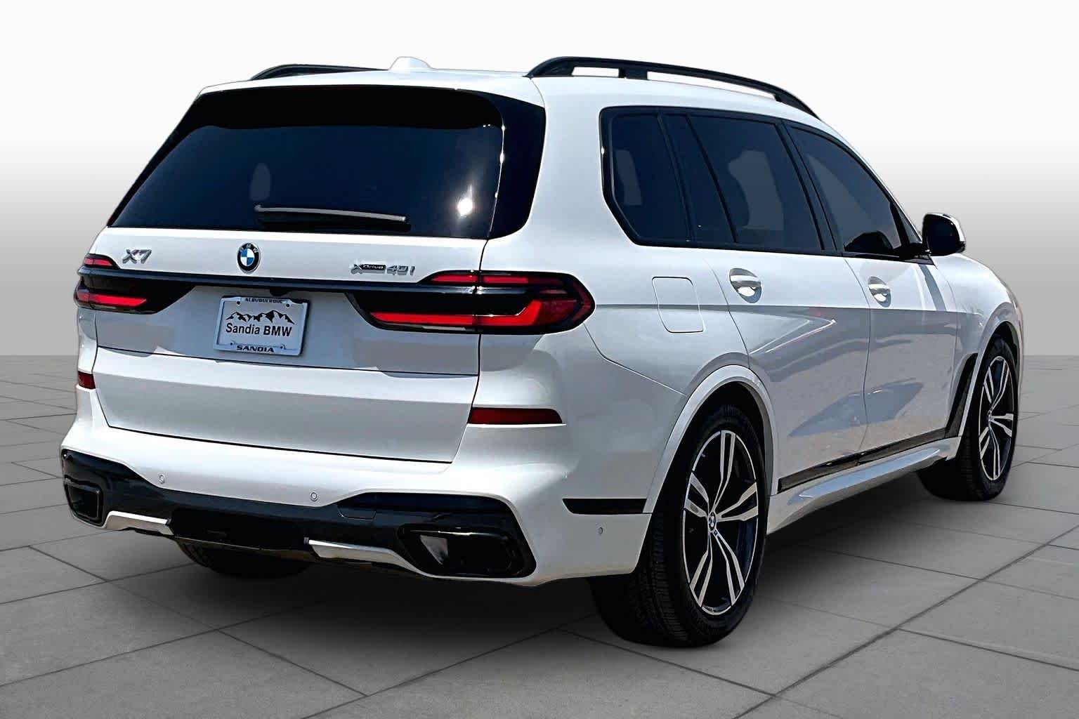 Used 2025 Mineral White Metallic BMW xDrive40i image 10