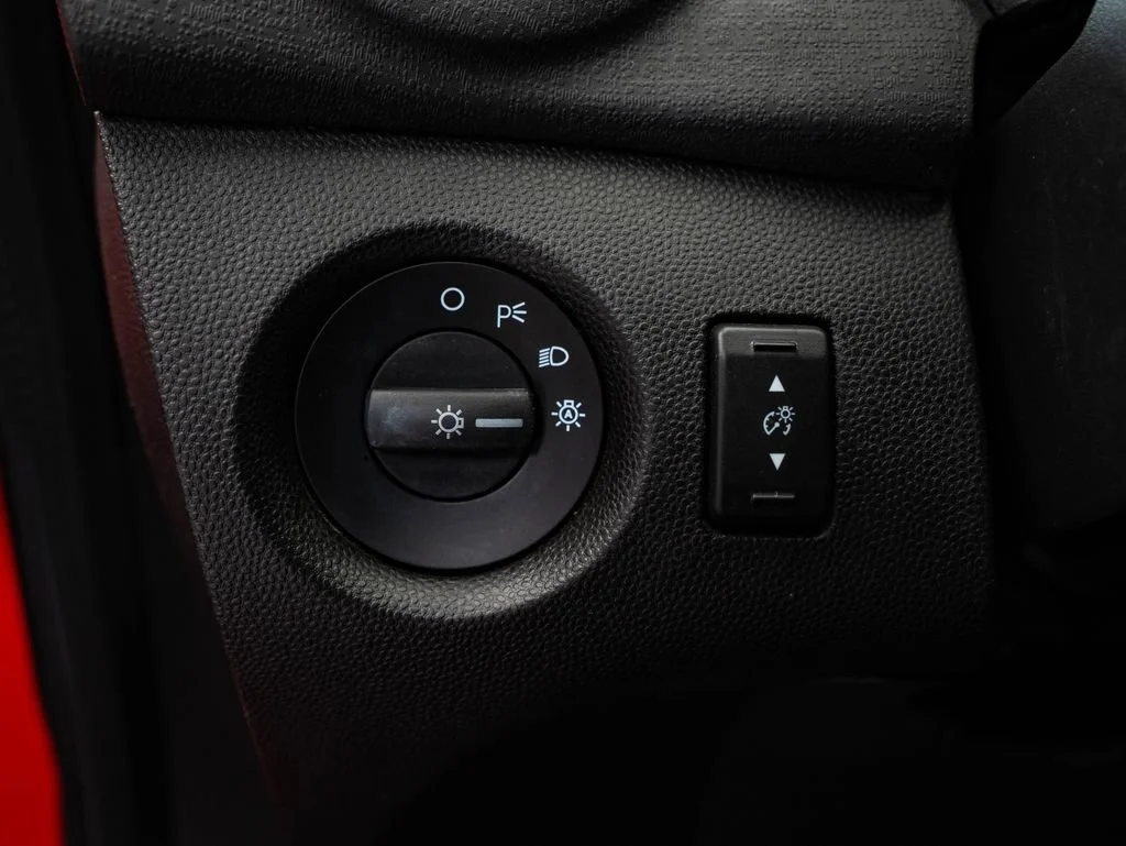 Used 2015 Race Red Ford SE image 37