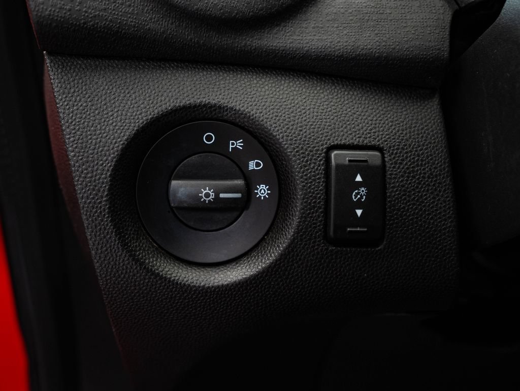 Used 2015 Race Red Ford SE image 37