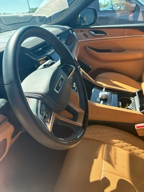 Used 2023 Black Jeep Summit image 3