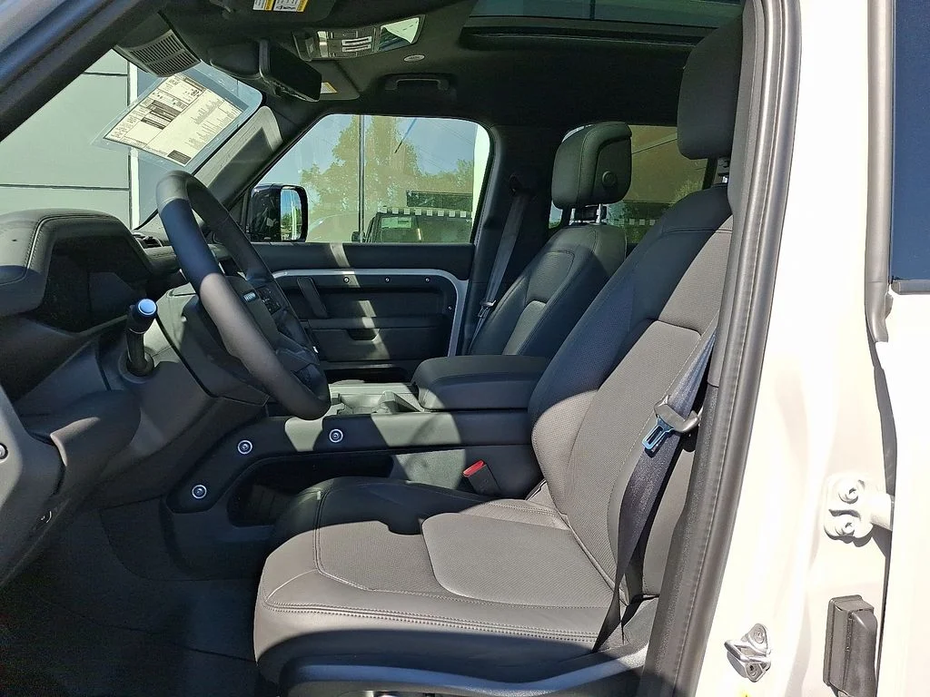 New 2026  Land Rover X-Dynamic SE image 9