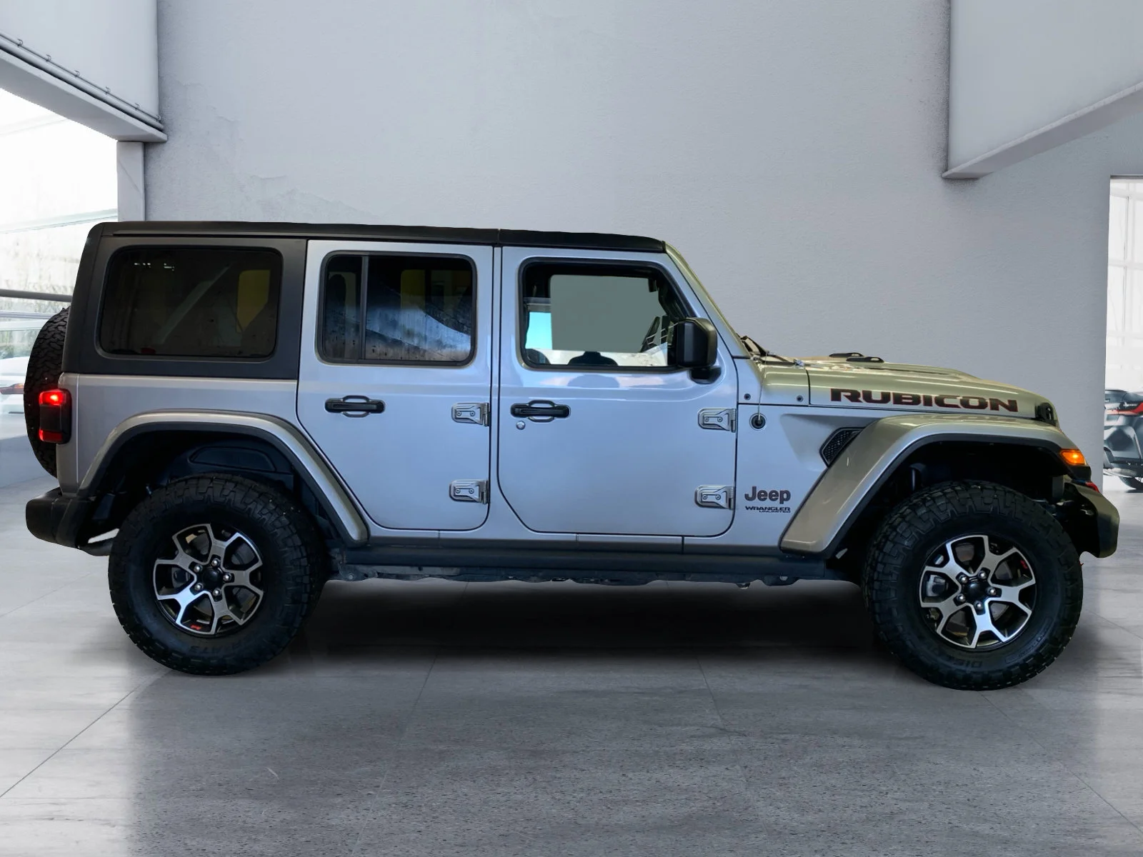 Used 2021 Billet Silver Metallic Clear Coat Jeep Unlimited Rubicon image 6
