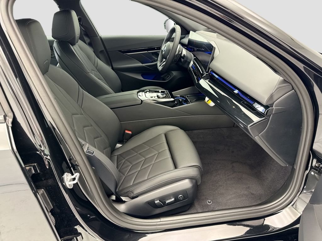 New 2026 Black Sapphire Metallic BMW 530i xDrive image 19
