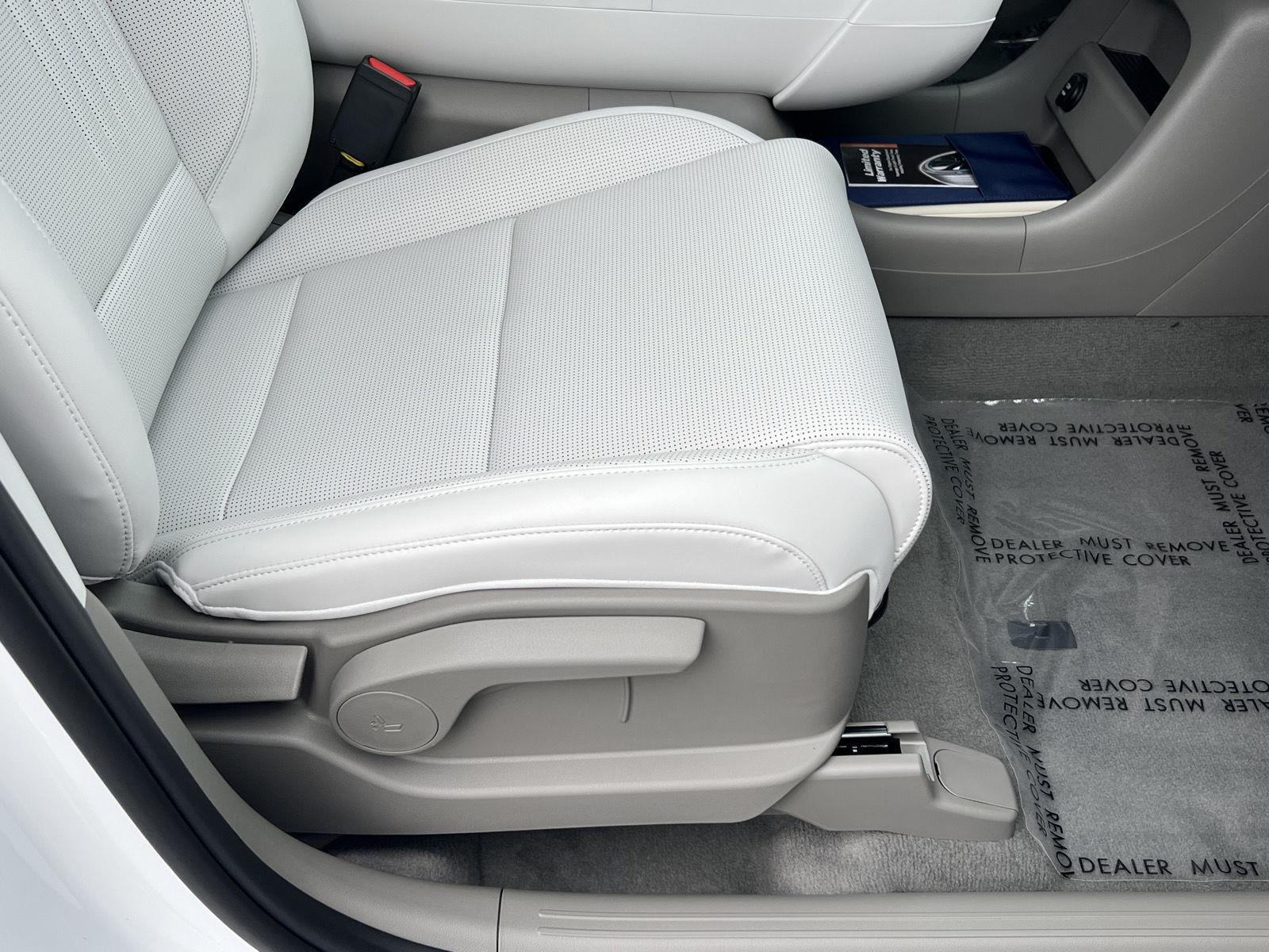 New 2027 Creamy White Pearl Hyundai SEL 7P image 18