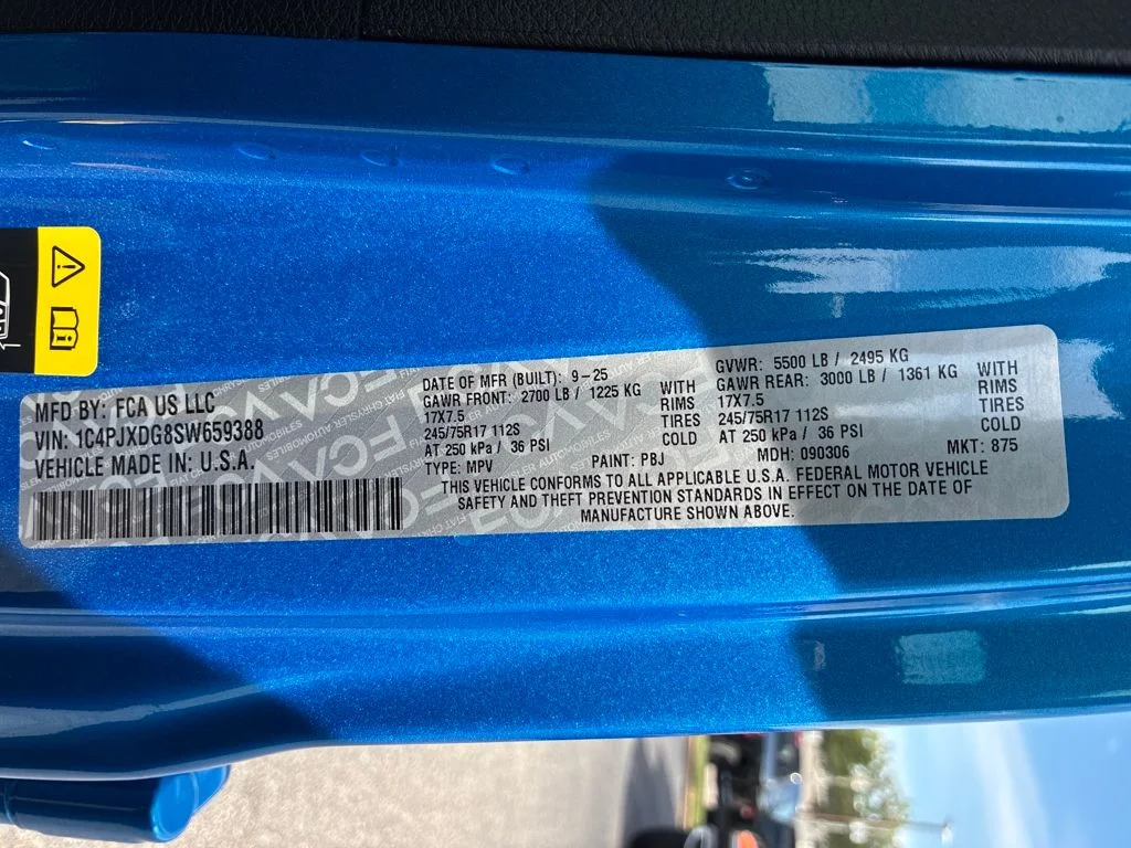 New 2025 Hydro Blue Pearl-Coat Exterior Paint Jeep Sport S image 31