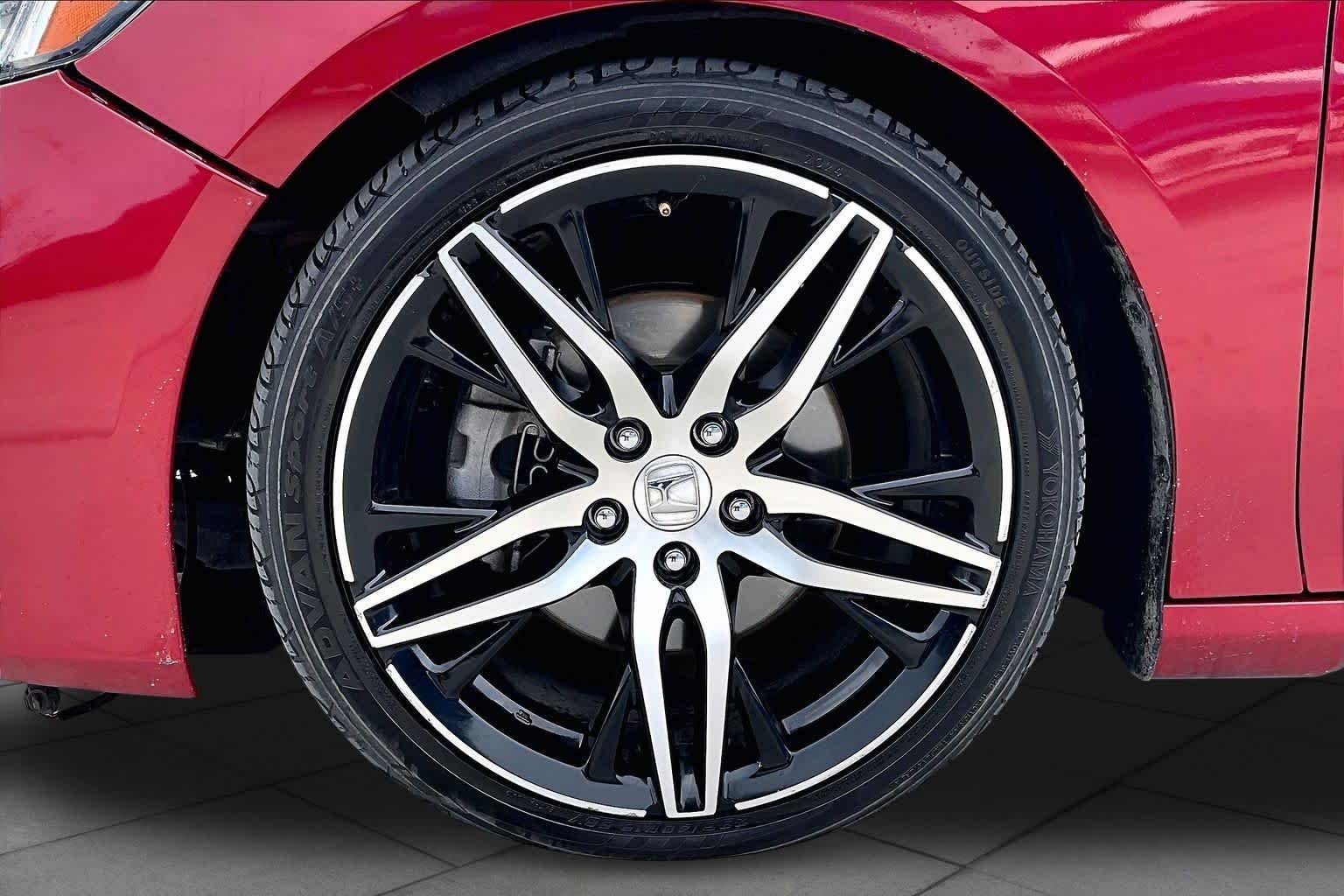 Used 2021 Radiant Red Metallic Honda Touring image 9