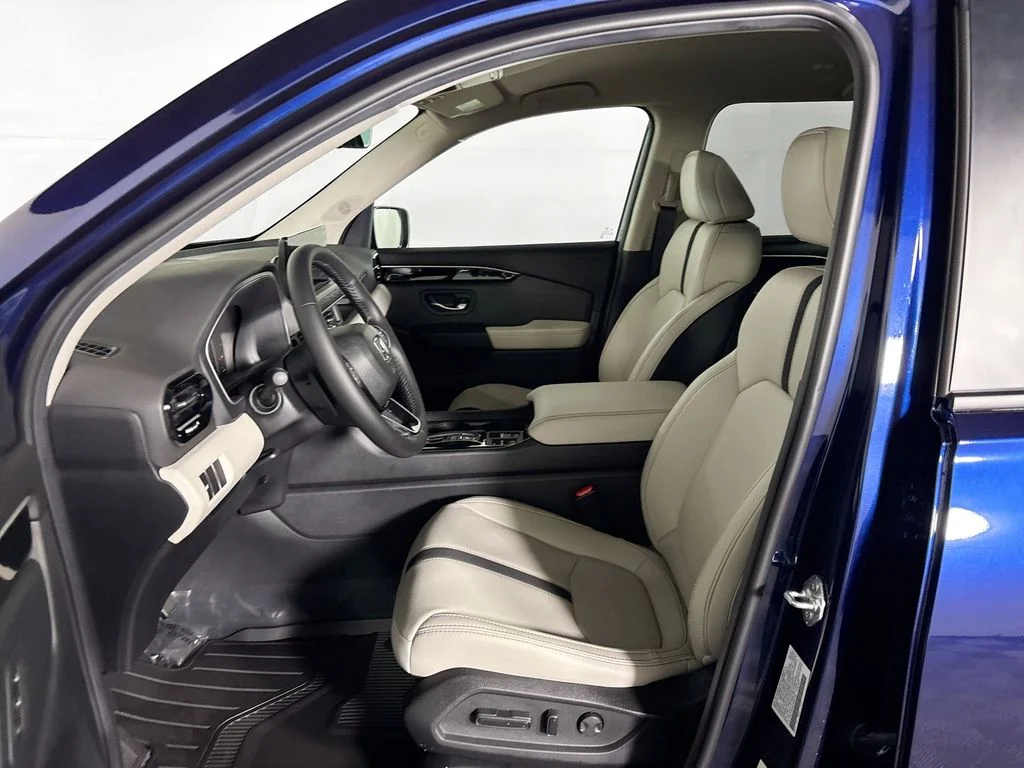 New 2026 Obsidian Blue Pearl Honda RTL image 11