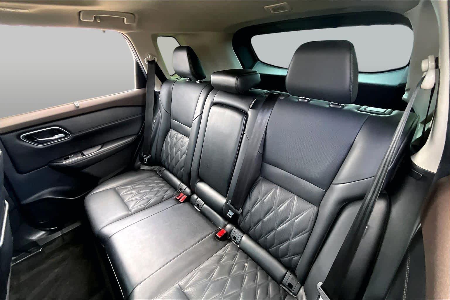 Used 2023 Boulder Gray Pearl Nissan Platinum image 18