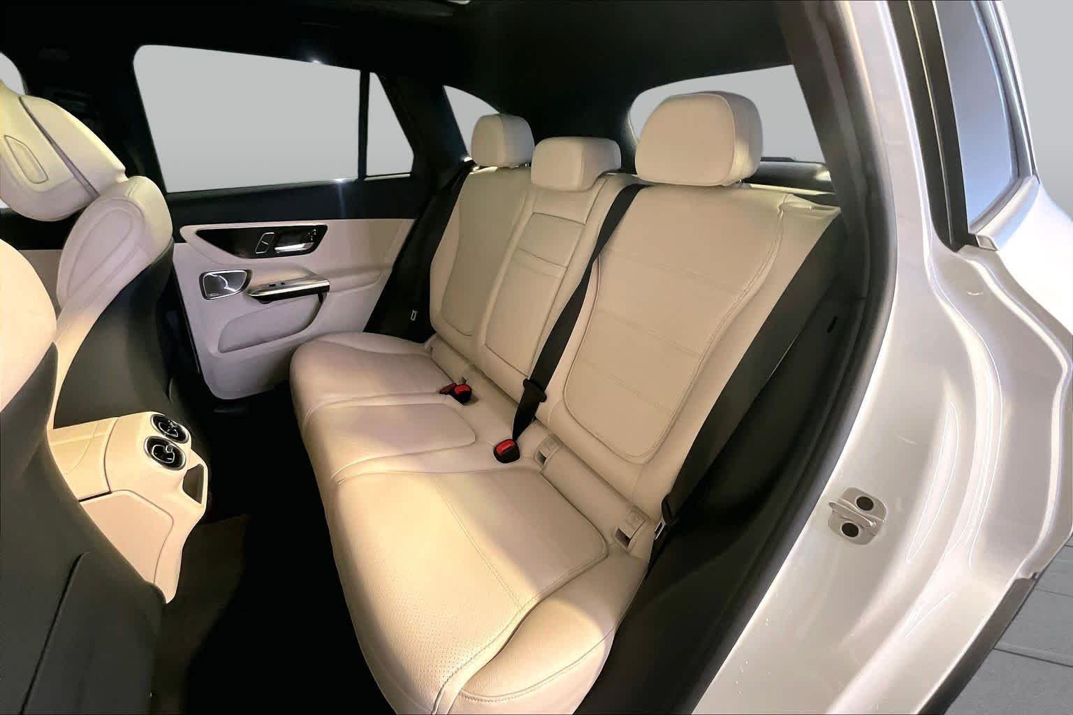 Certified Used 2025 Polar White Mercedes-Benz GLC 300 image 21