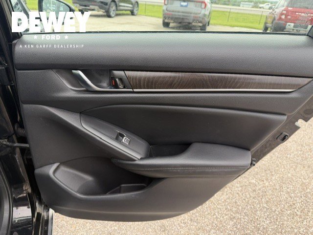 Certified Used 2018 Black Honda EX-L 1.5T image 29