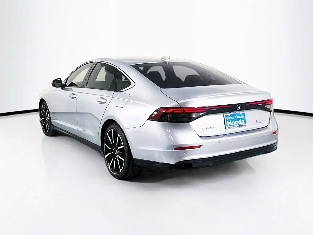 New 2026 Solar Silver Metallic Honda Touring image 5
