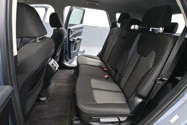 2023 Kia Sorento LX - Photo 36