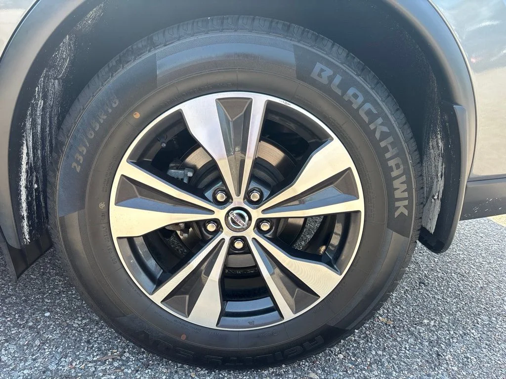 Used 2020 Gray Nissan S image 15