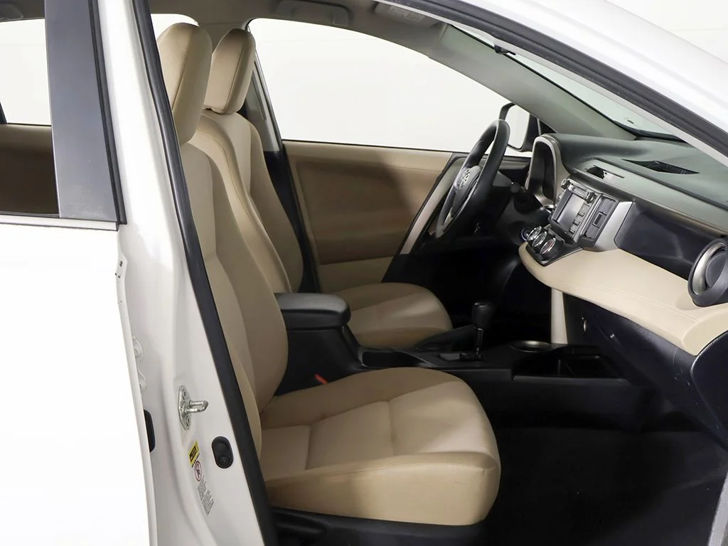 Used 2013 White Toyota LE image 21
