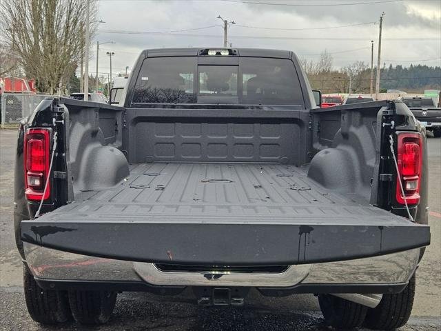 New 2026 Diamond Black Crystal Pearl-Coat Exterior Paint RAM TRADESMAN image 10