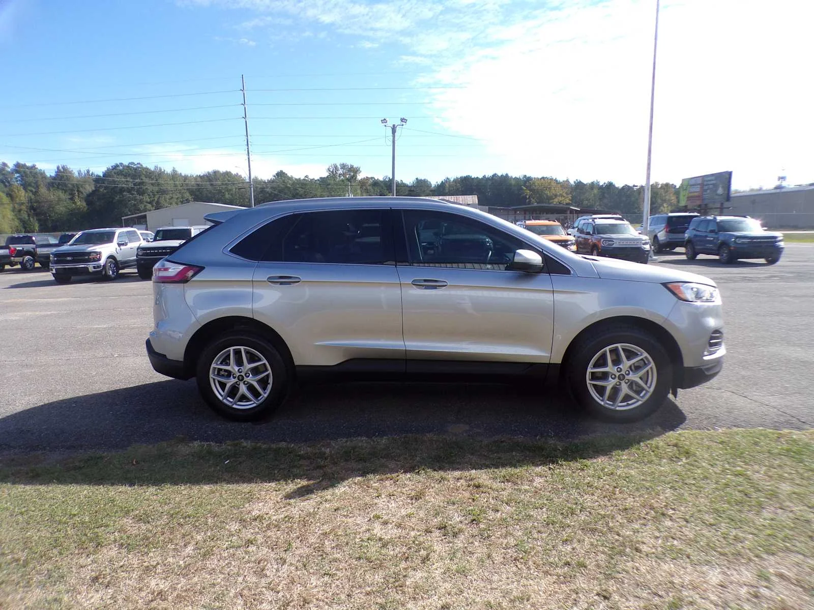 Used 2023 Iconic Silver Metallic Ford SEL image 4