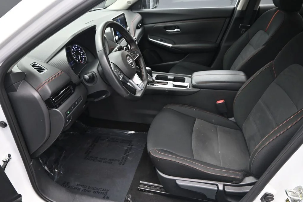 Used 2025 White Nissan SR image 18