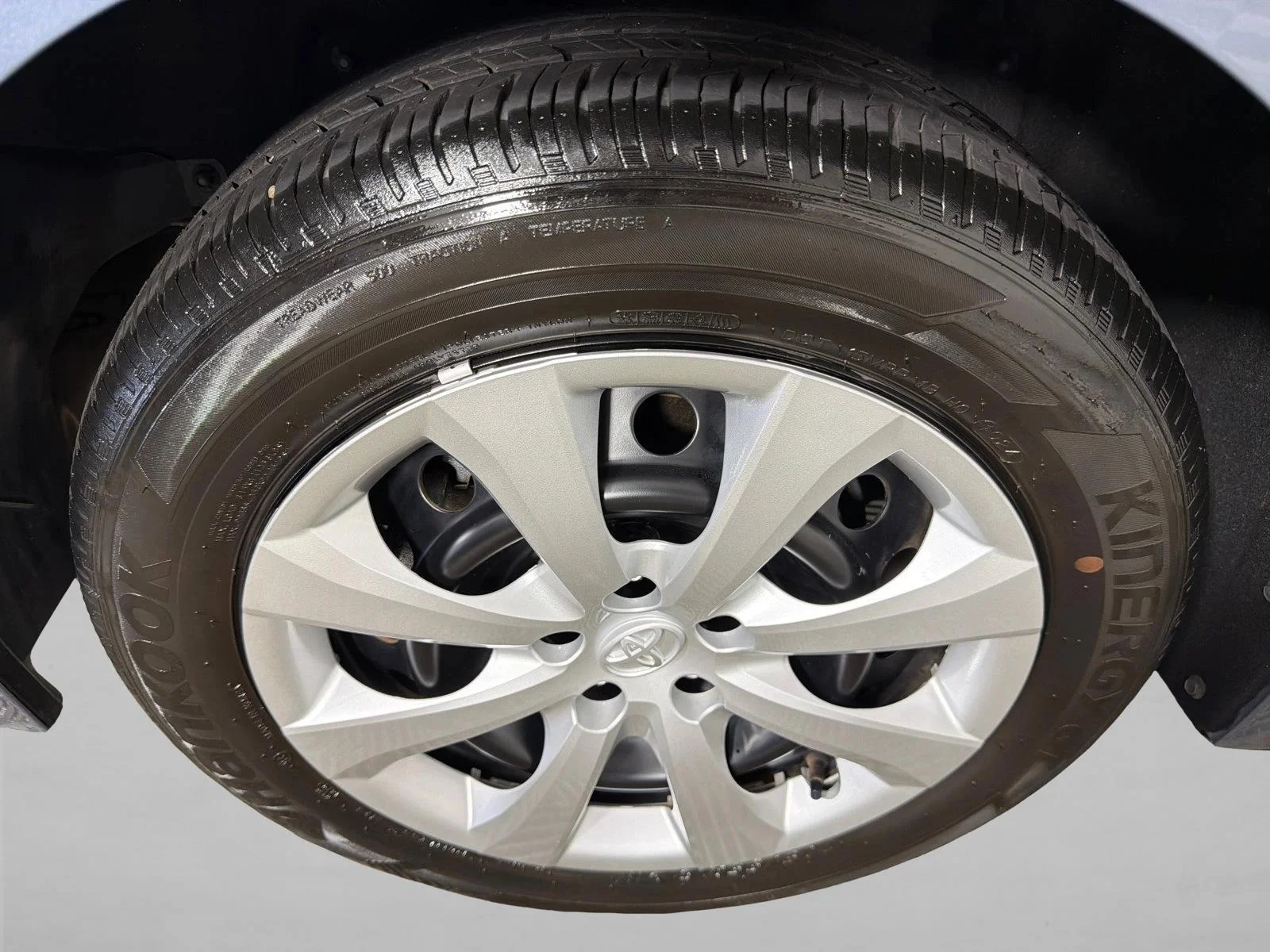 Used 2024 White Toyota LE image 17