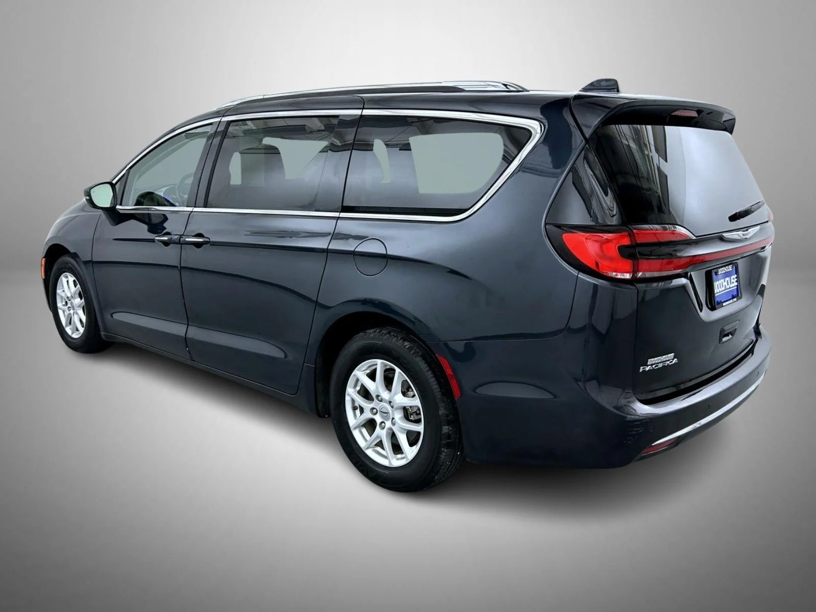 Used 2021 Gray Chrysler Touring L image 7
