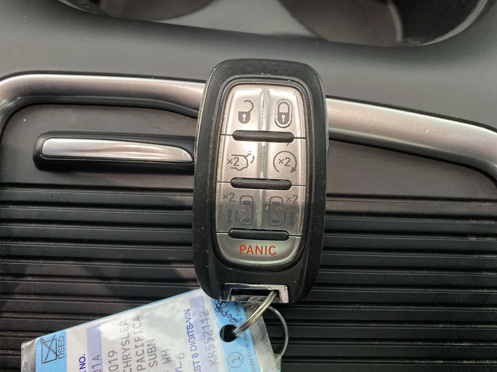 Used 2019 Bright White Clearcoat Chrysler Limited image 8