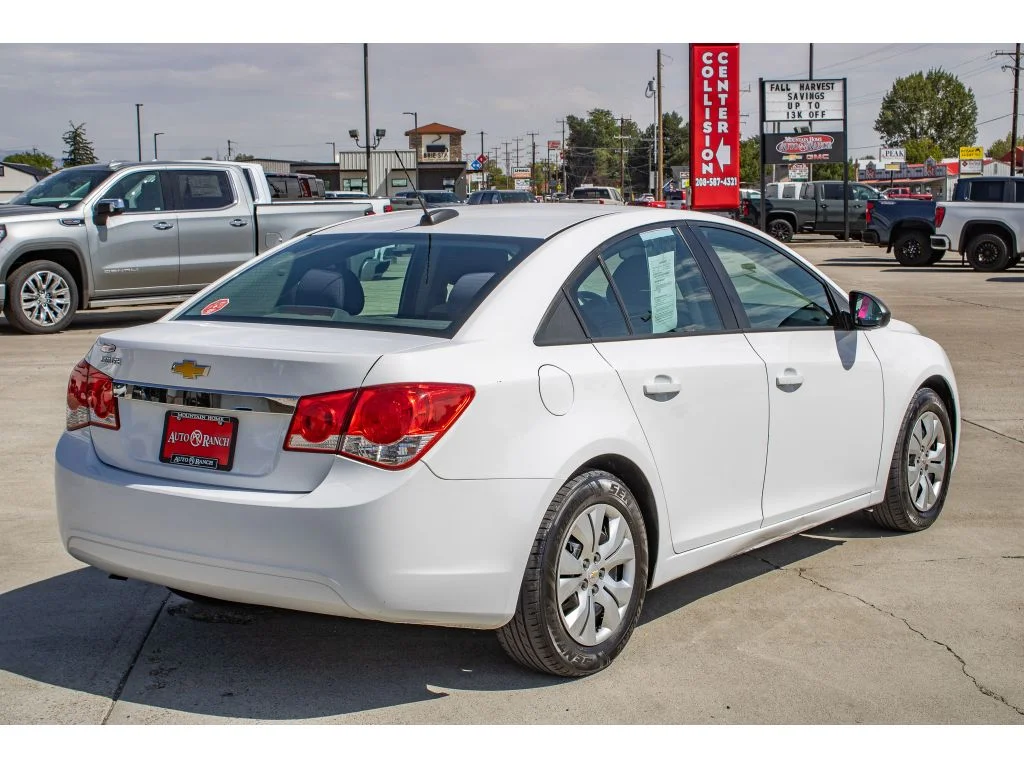 Used 2015 Summit White Chevrolet LS image 8
