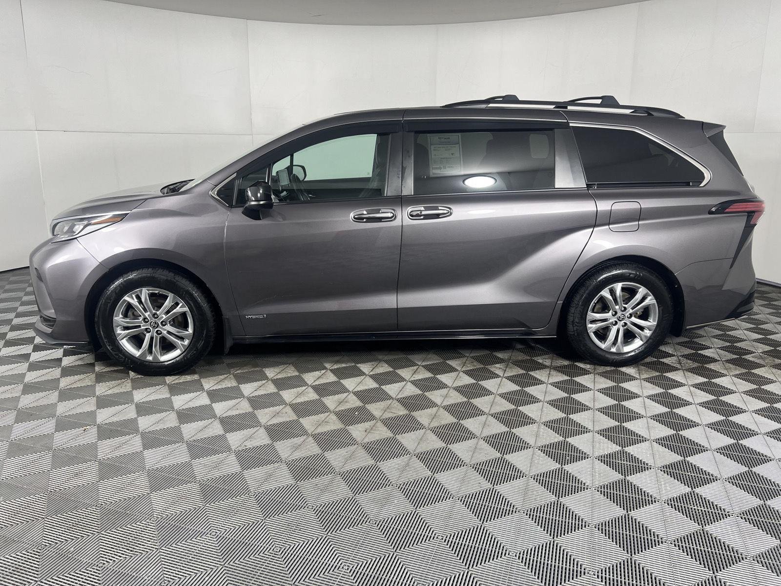 Used 2021 Gy Toyota XSE image 15