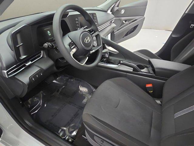New 2026 White Hyundai SE image 12