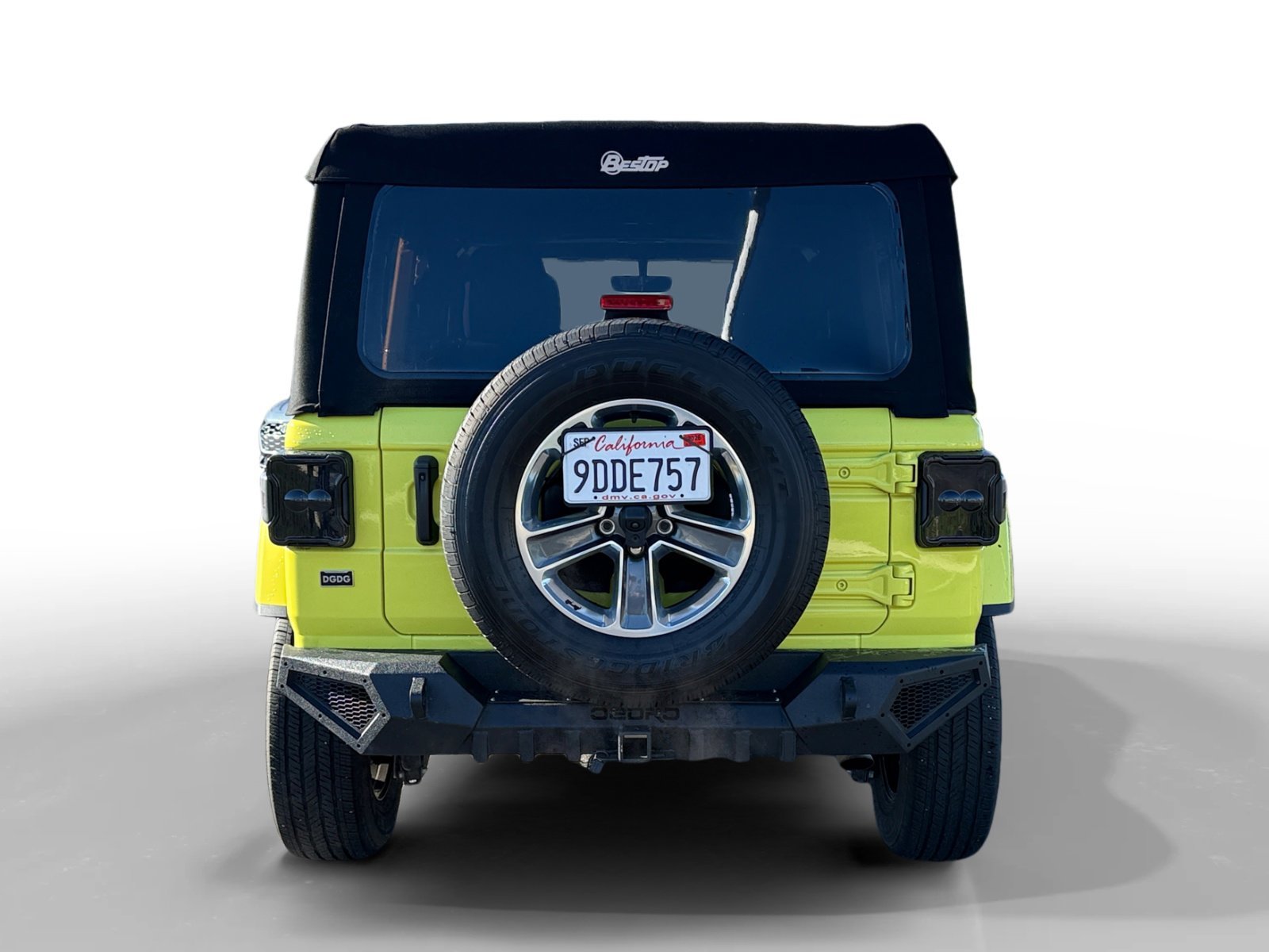 Used 2022 High Velocity Clearcoat Jeep Unlimited Sahara image 4