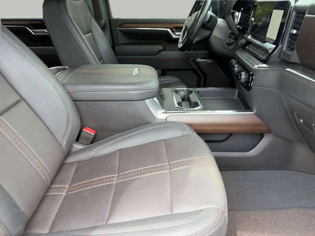Used 2024 Black Chevrolet High Country image 8