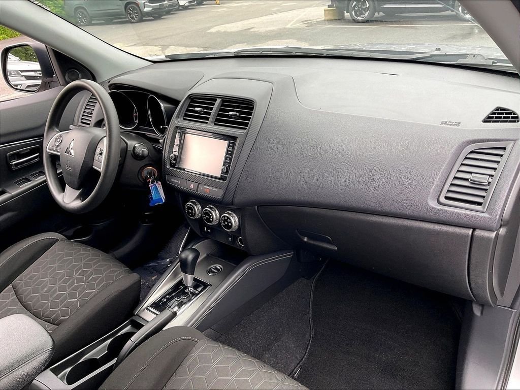Used 2024 Alloy Silver Metallic Mitsubishi  image 13