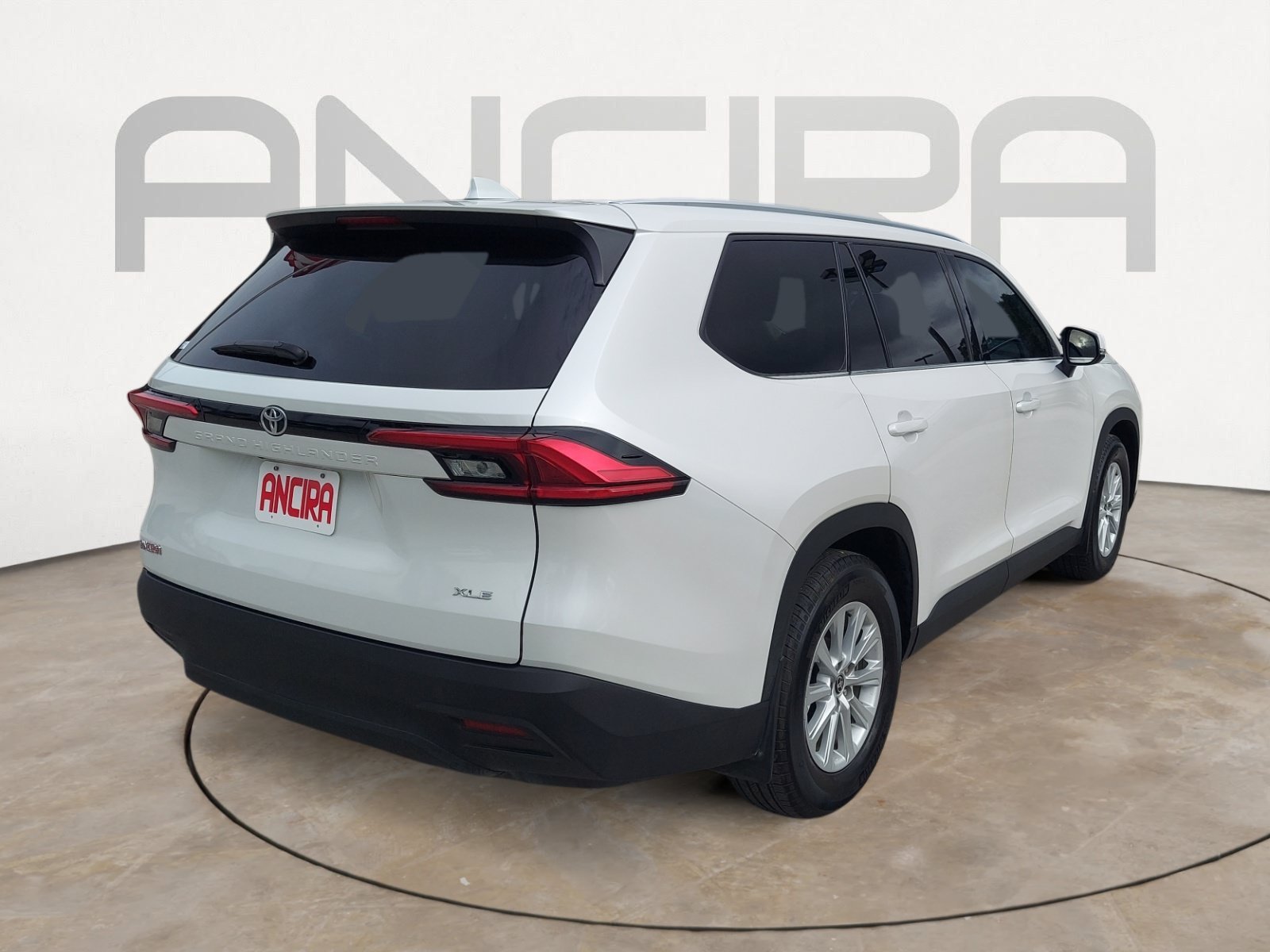 Used 2024 Wind Chill Pearl Toyota XLE image 10