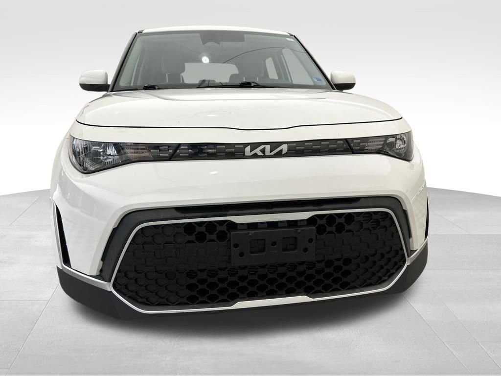 Used 2023 White Kia LX image 9