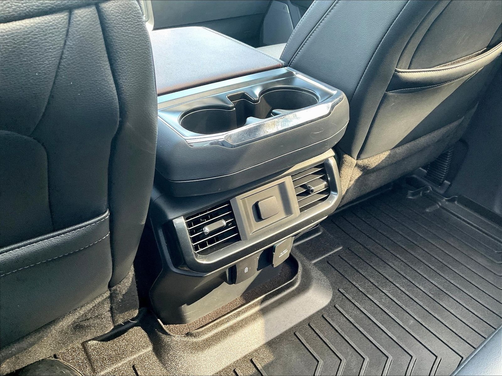 Used 2022 Silver Ford Lariat image 13