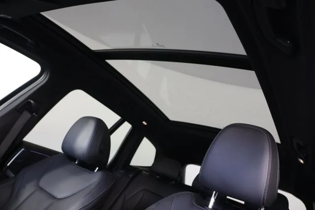 Used 2024 Black BMW xDrive30i image 19
