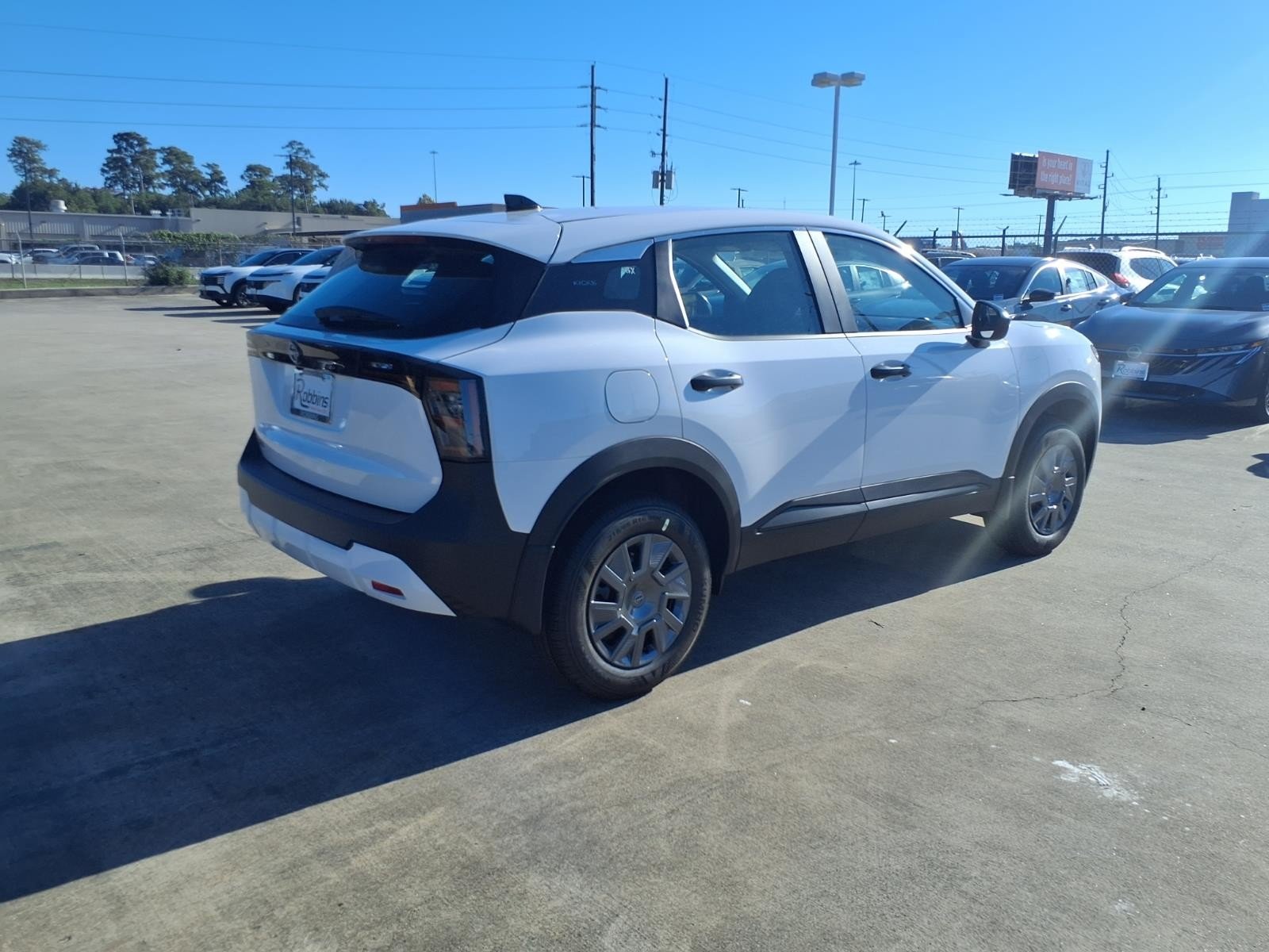 2027 Nissan Kicks photo 2 of 25