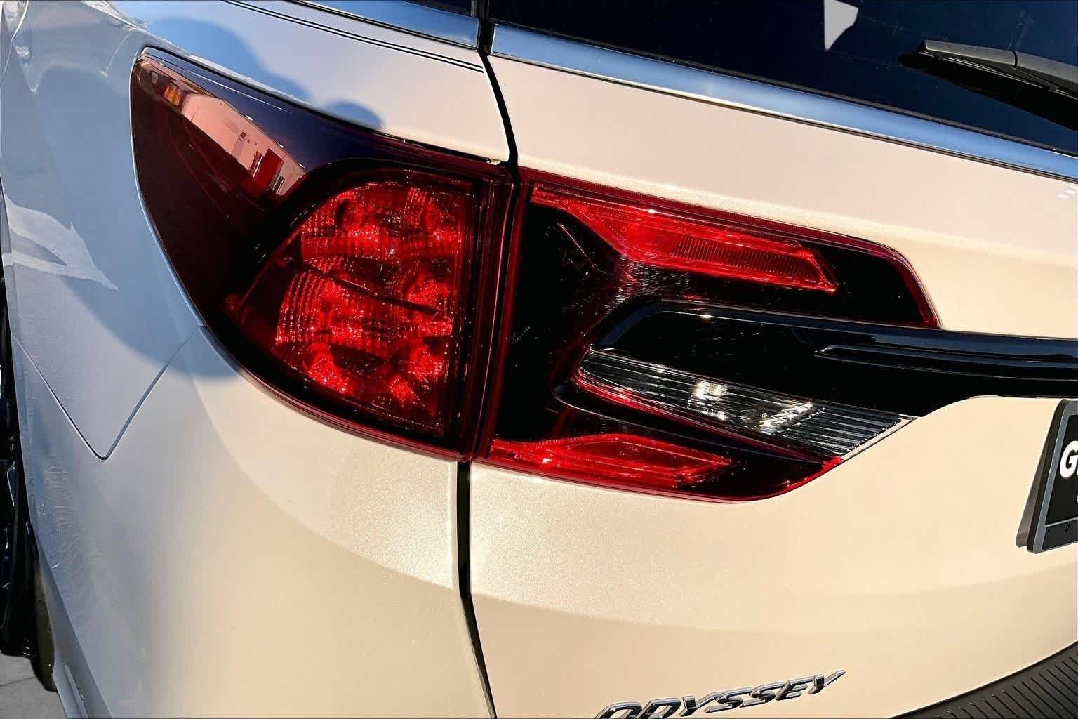 Used 2024 Platinum White Pearl Honda Sport image 29