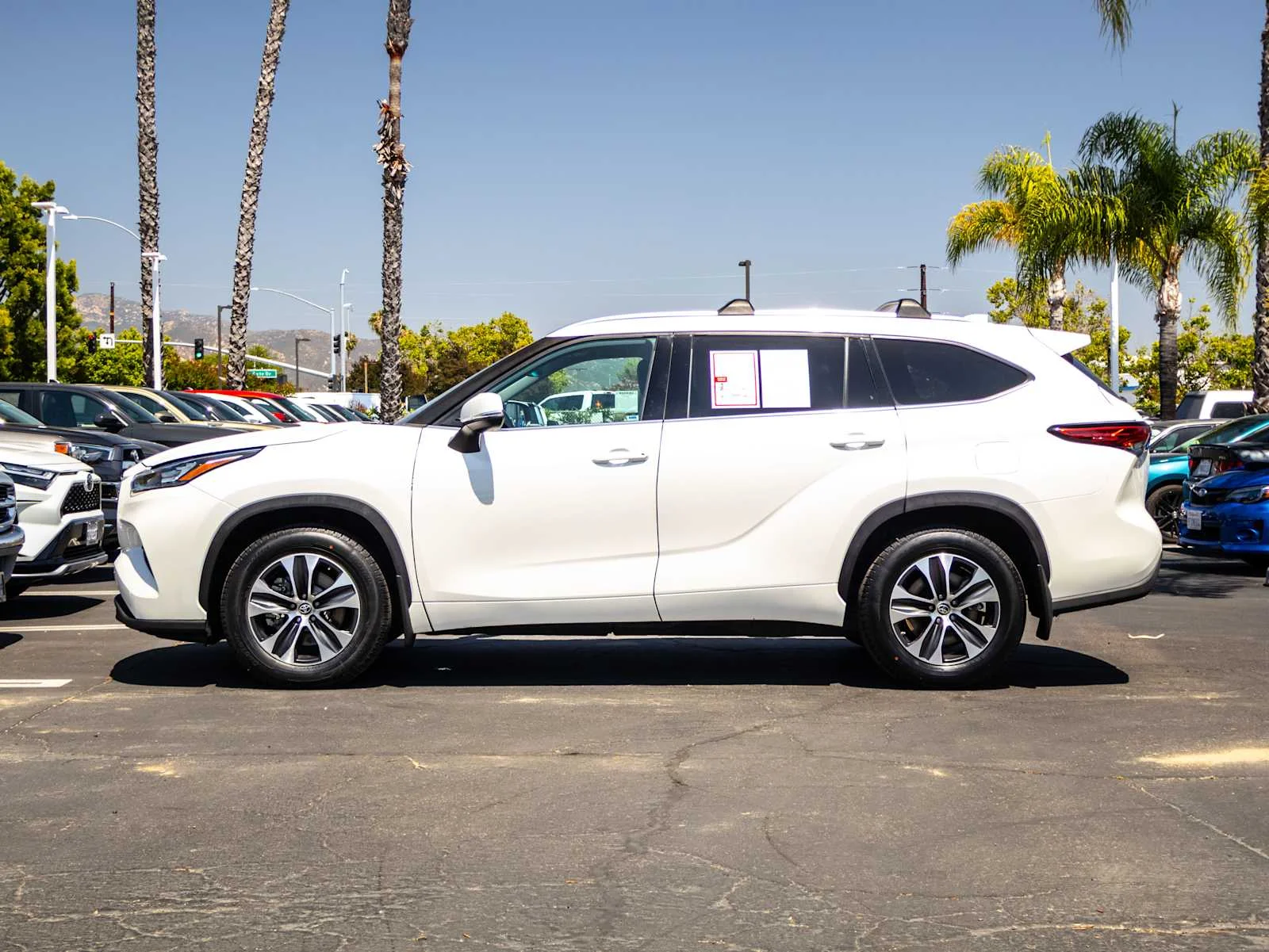 Used 2020 Blizzard Pearl Toyota XLE image 7