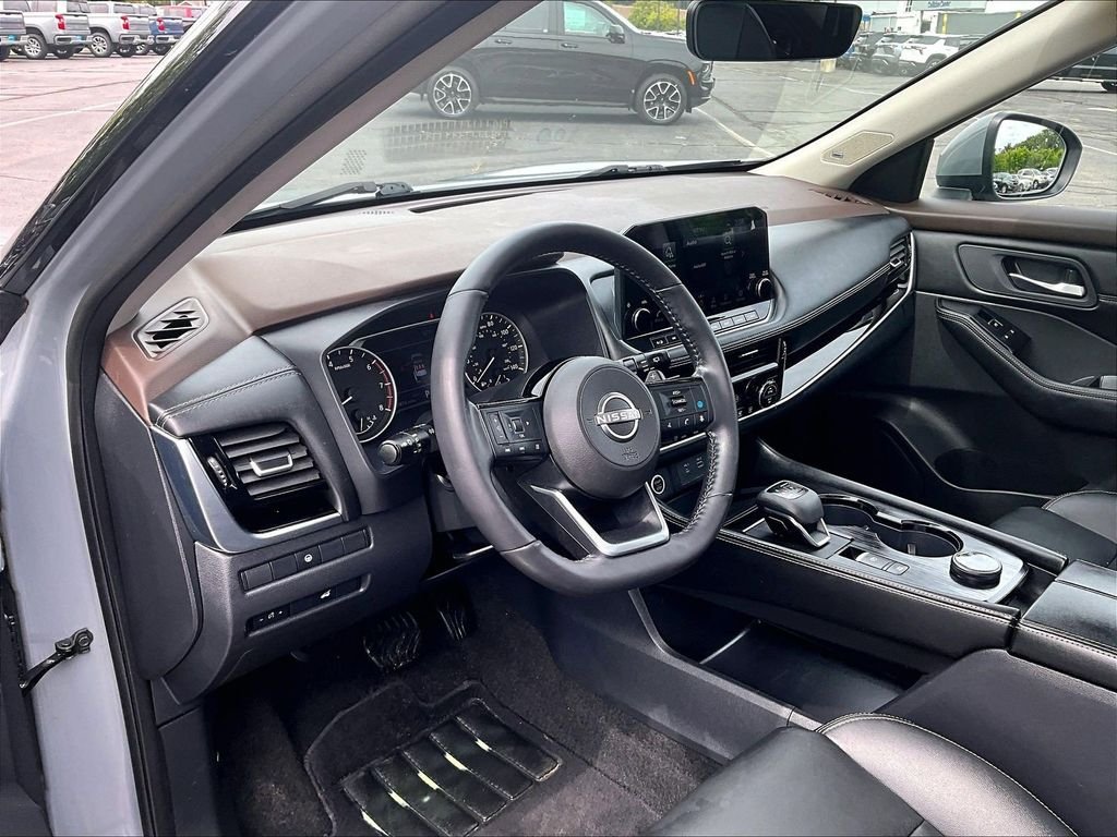 Used 2023 Gray Nissan SL image 8