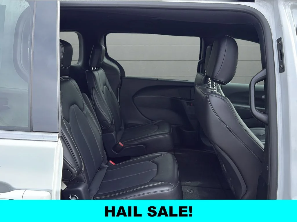 Used 2025 White Chrysler Select image 14