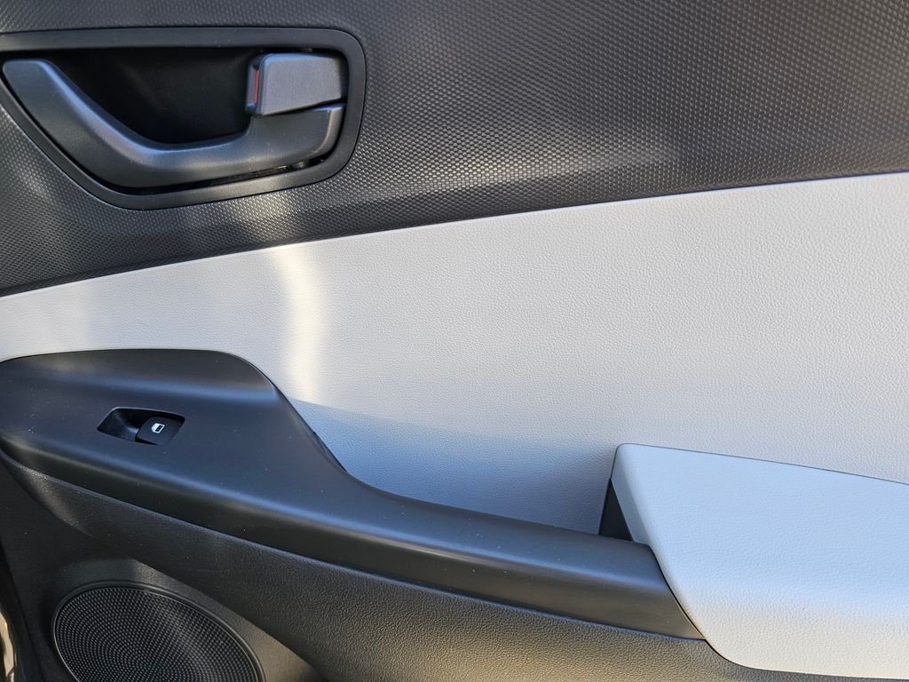 2023 Hyundai Kona SEL - Photo 12