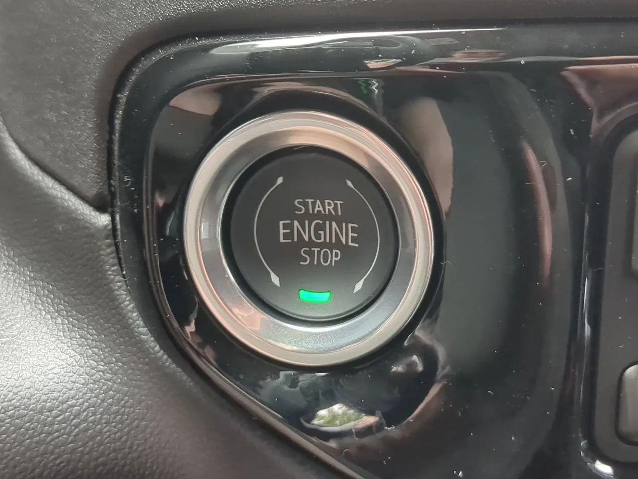 New 2026 Summit White GMC Elevation image 17