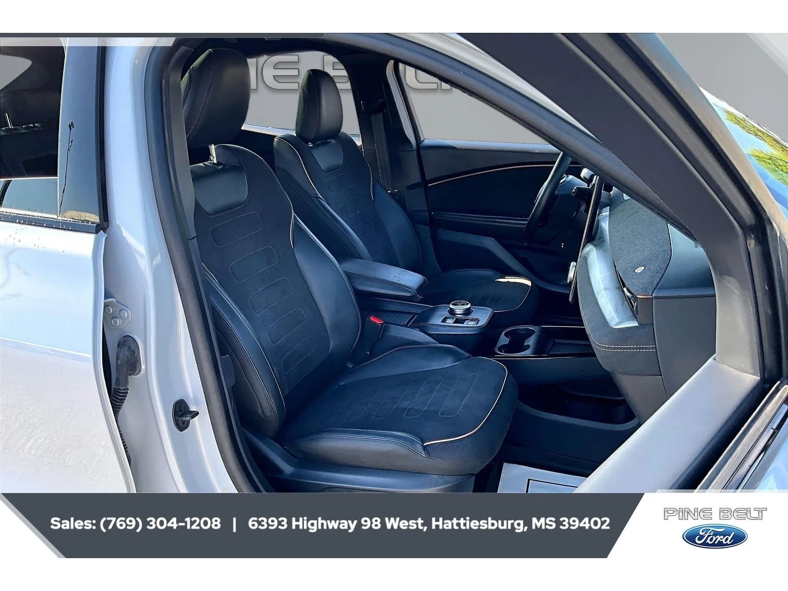 Used 2023 Space White Metallic Ford GT image 6