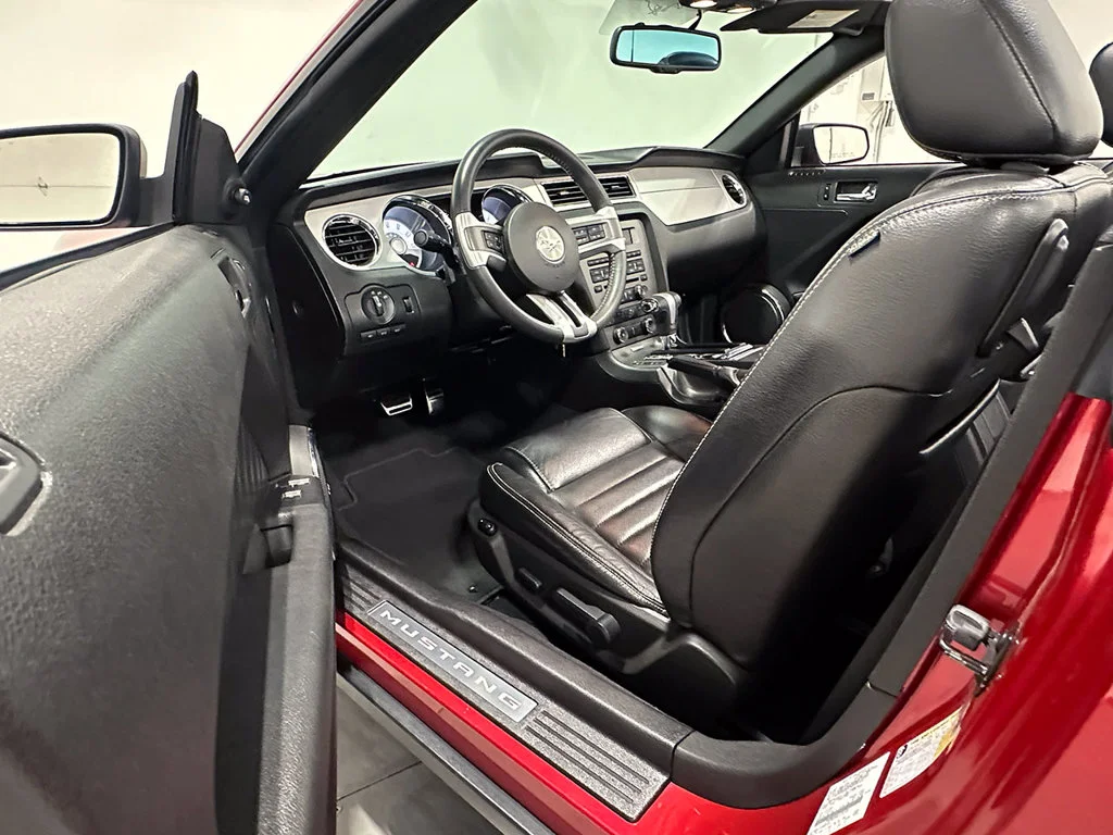 Used 2010 Red Ford V6 image 61