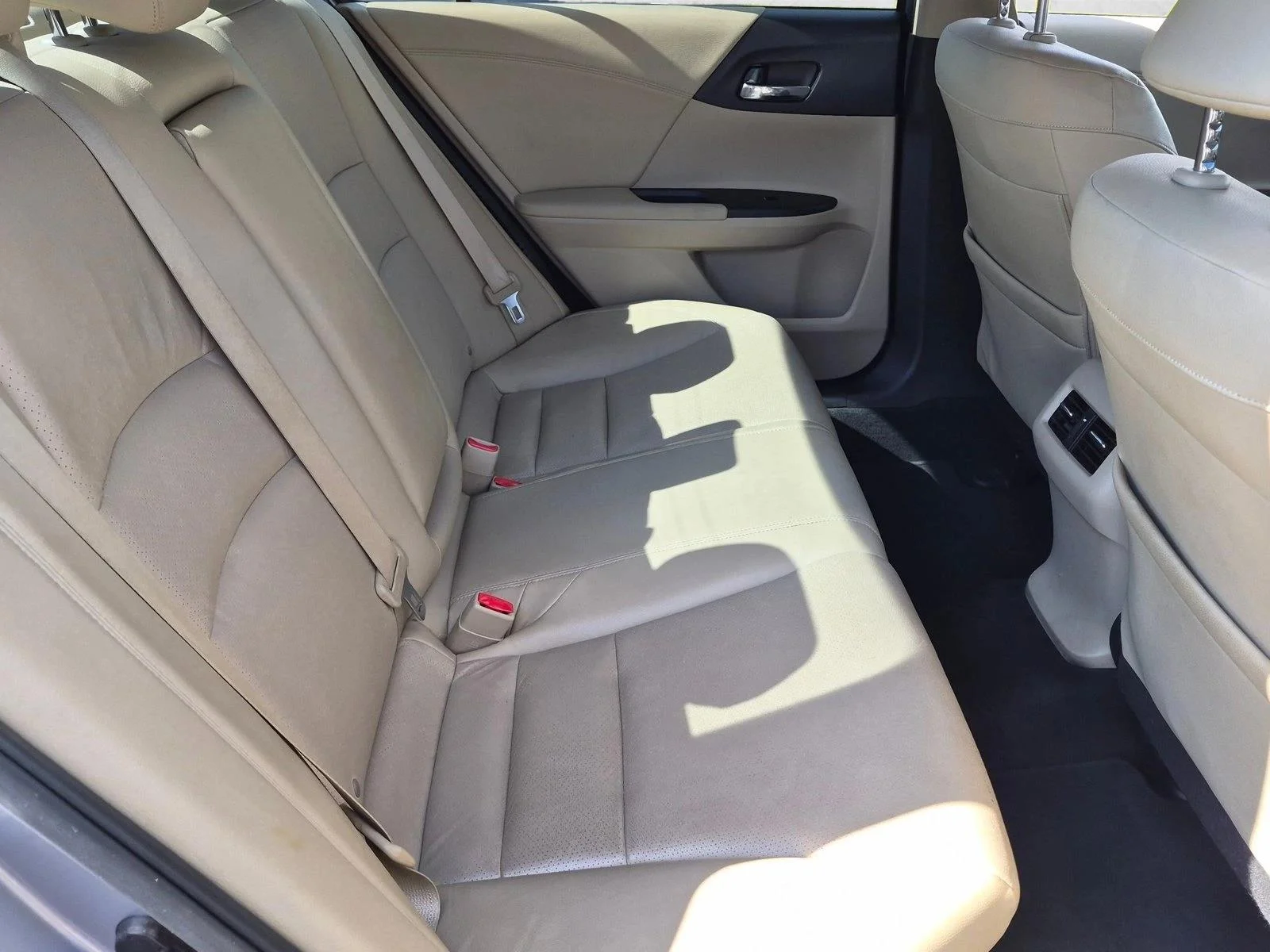 Used 2017 Silver/Gray Honda EX-L image 17